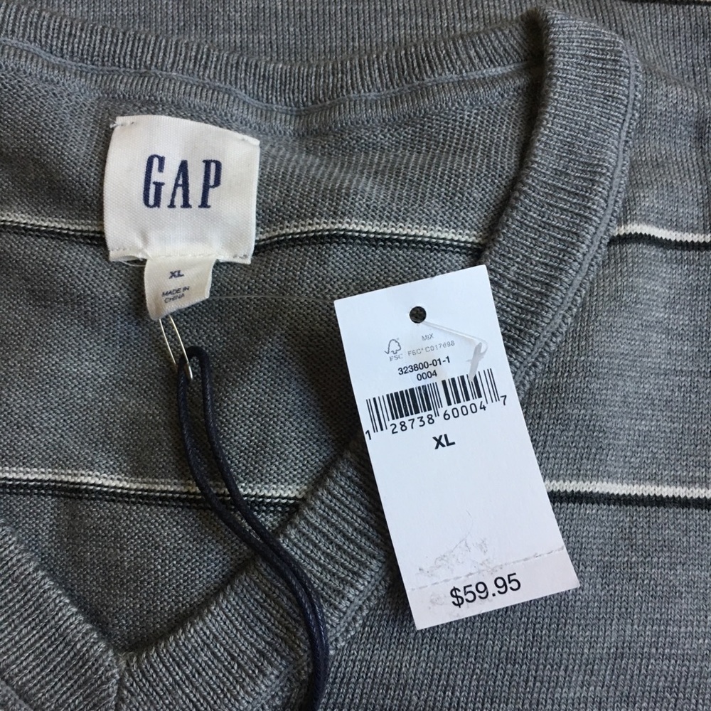 GAP Merino Wool Men’s V-neck Sweater XL